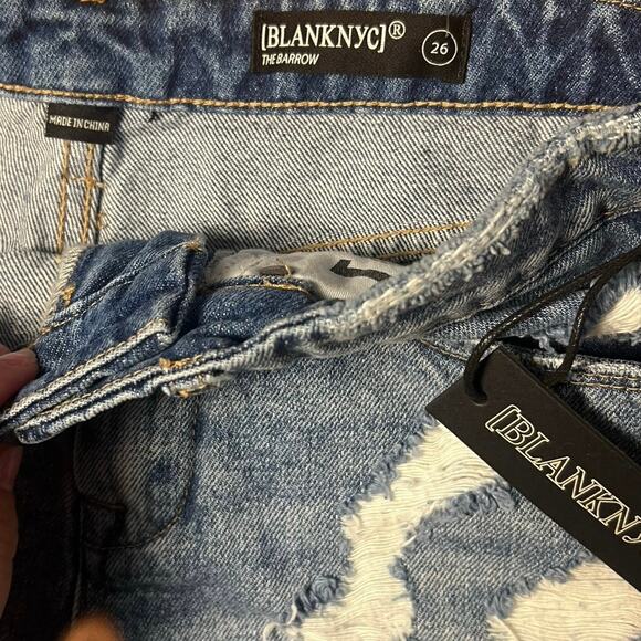 NWT Blank NYC The Barrow Cutoff Distressed Denim Shorts Size 26 - Picture 3 of 3